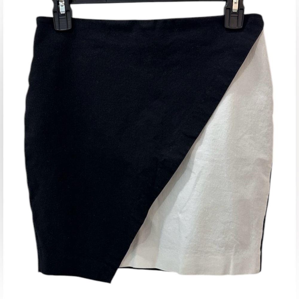 ✨ CLEAR OUT SALE ✨ Banana Republic Color Block Skirt